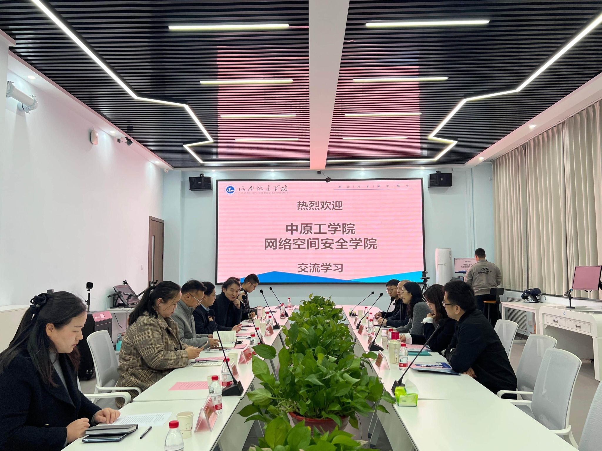 beat365中国官网赴河南城建公司开展交流与招生宣讲活动